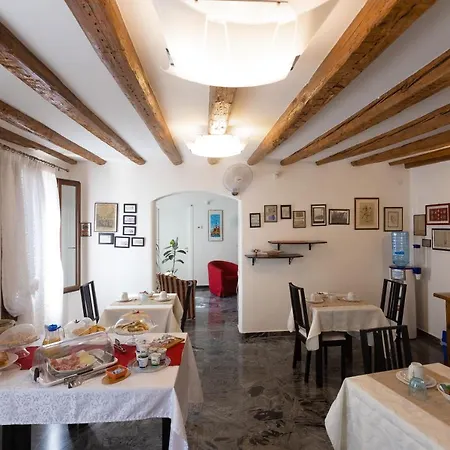 Oda ve Kahvaltı Antico Orologio 4*