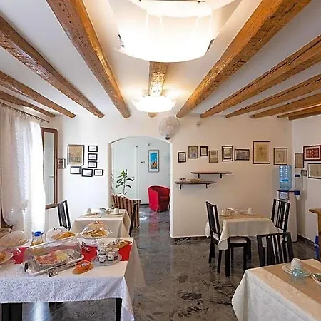 Antico Orologio Oda ve Kahvaltı Chioggia