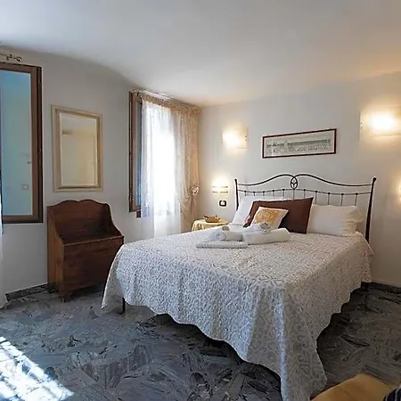 Oda ve Kahvaltı Antico Orologio 4*