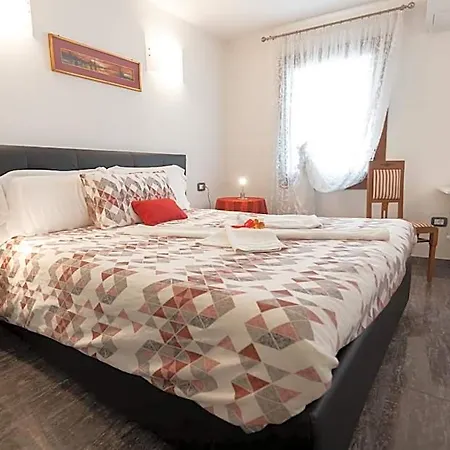 Oda ve Kahvaltı Antico Orologio 4*