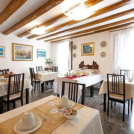 Oda ve Kahvaltı Antico Orologio Chioggia