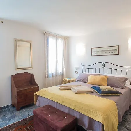 Bed & Breakfast Antico Orologio 3*